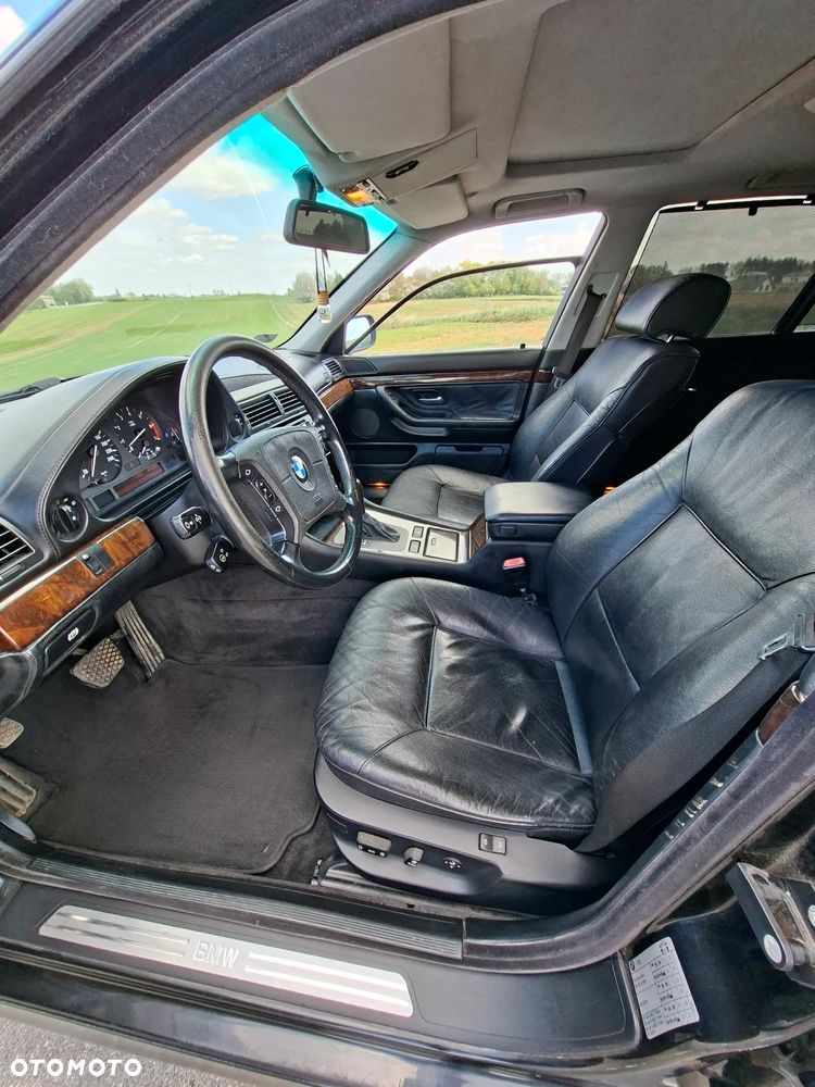 BMW Seria 7 750i - 10