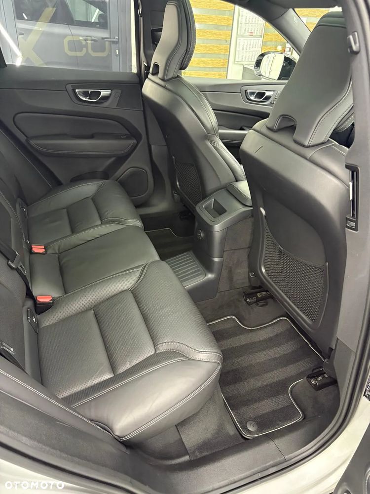 Volvo XC 60 T8 Plug-In Hybrid AWD R-Design - 23