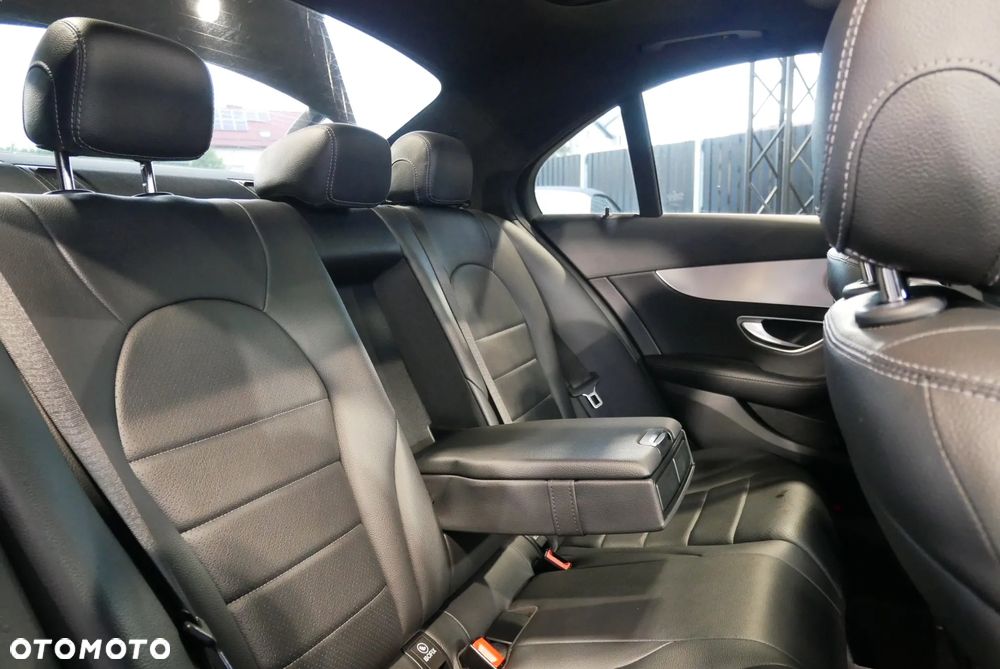 Mercedes-Benz Klasa C 300 7G-TRONIC - 15