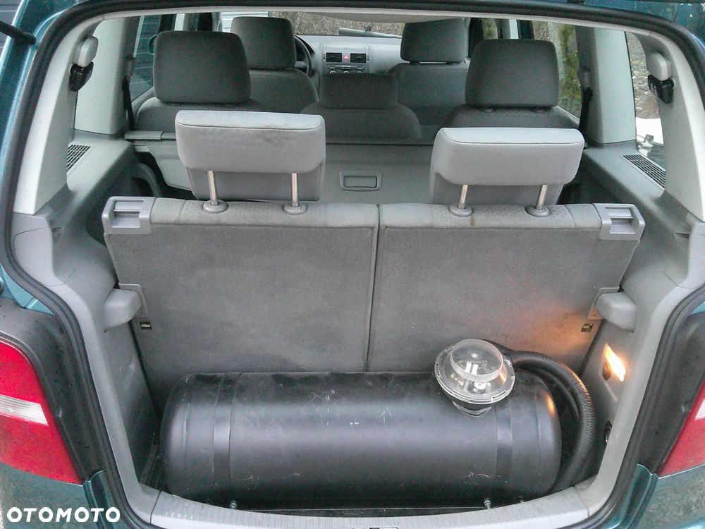 Volkswagen Touran 1.6 - 16