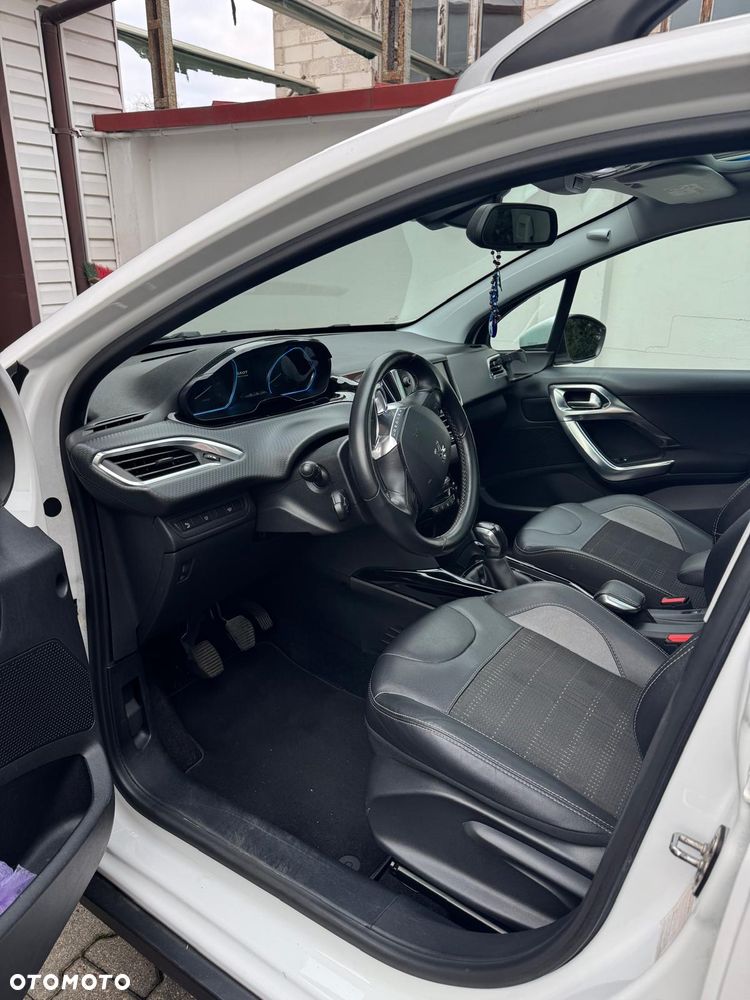 Peugeot 2008 1.2 Pure Tech Allure S&S - 7