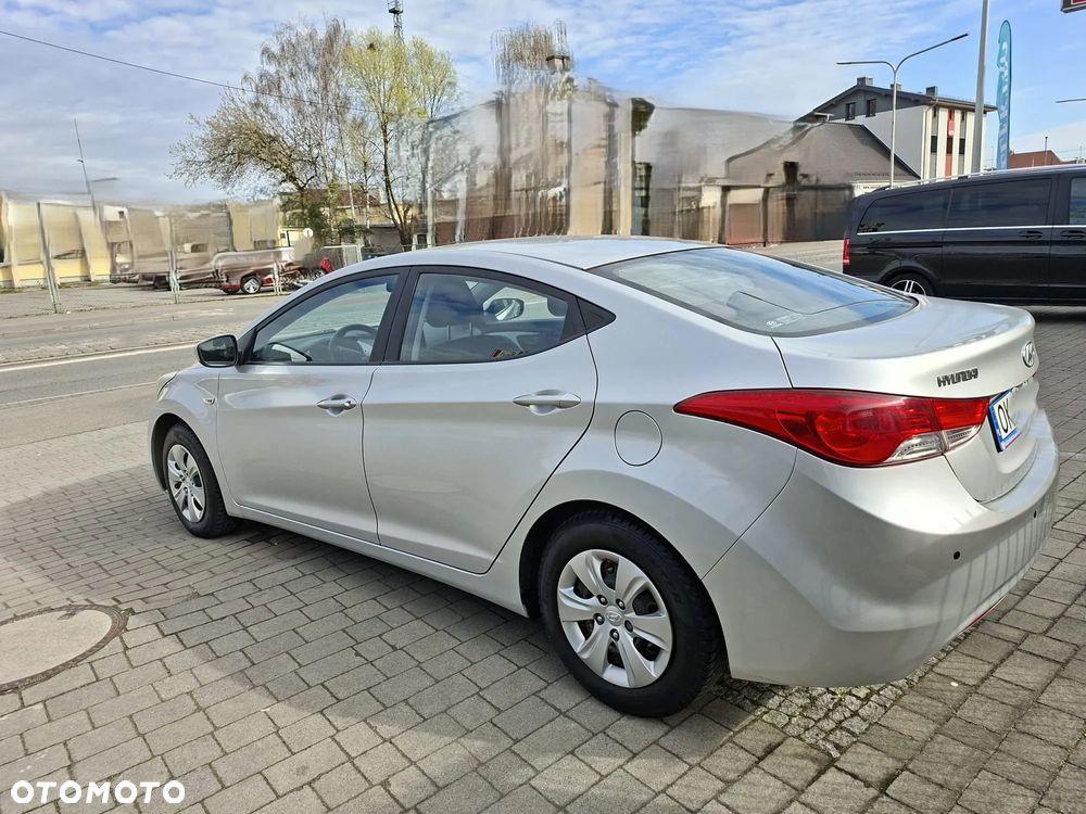 Hyundai Elantra 1.6 Classic + - 2