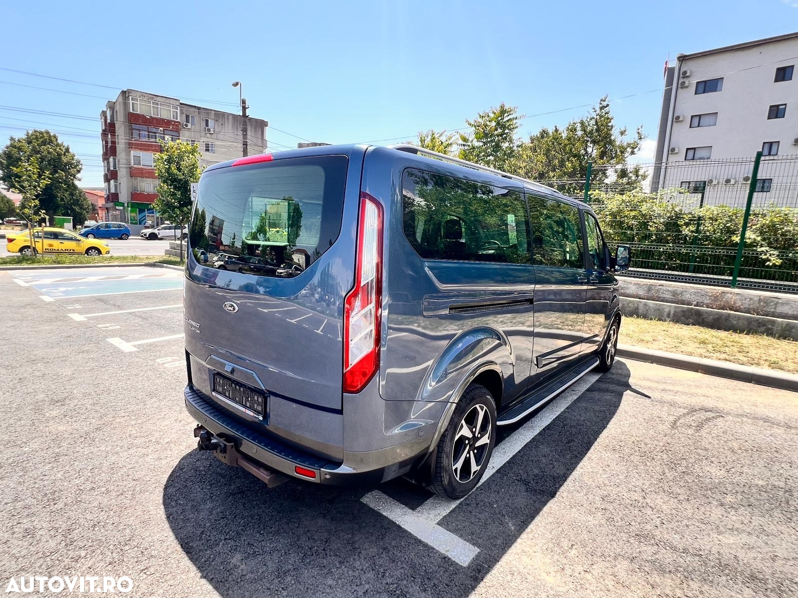 Ford Tourneo Custom Bus 320 2.0 EcoBlue 185 CP L2H1 Active Aut. - 4