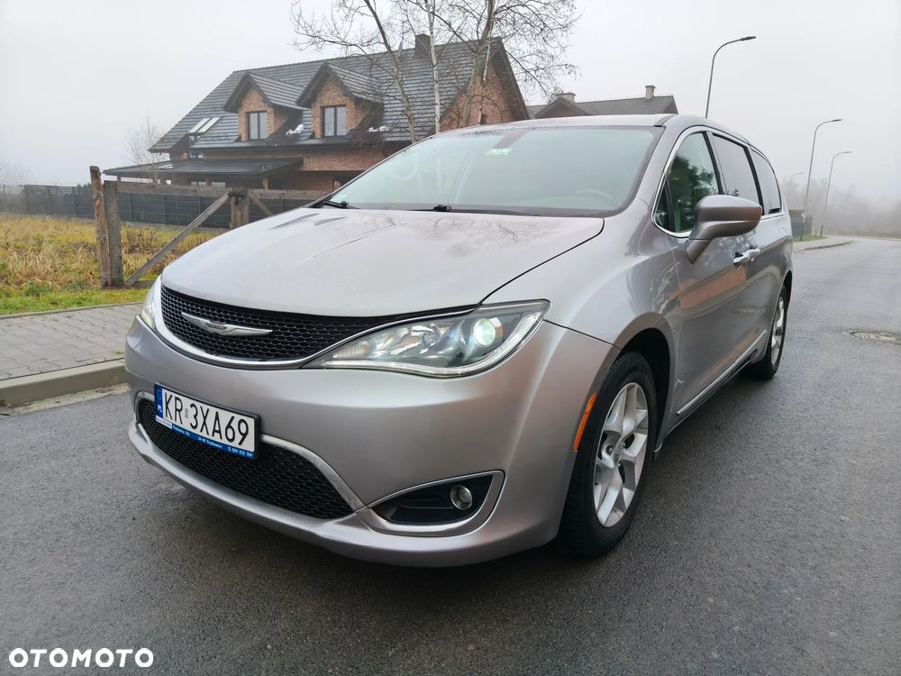 Chrysler Pacifica - 6