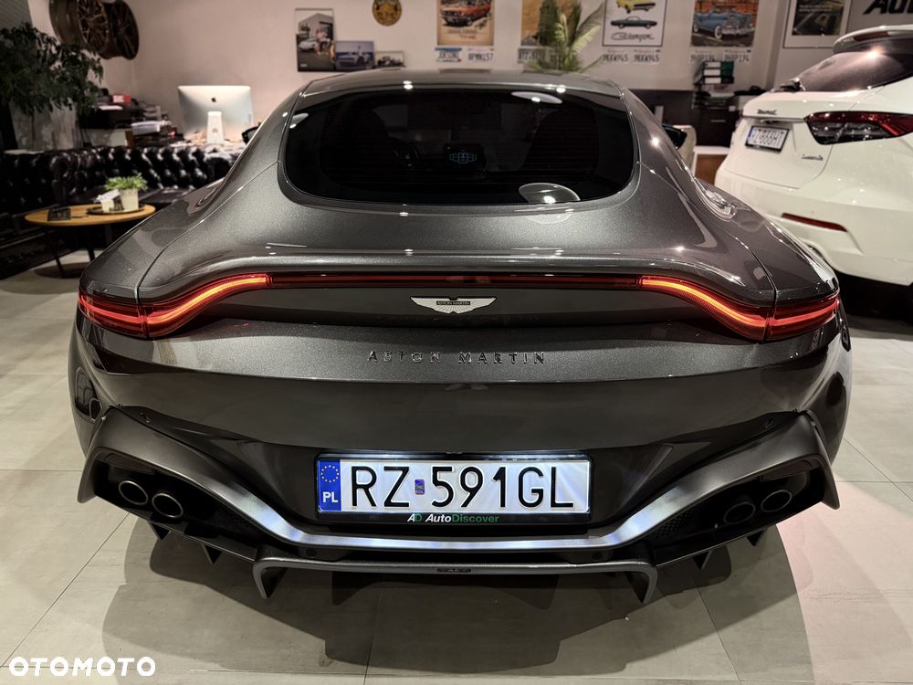 Aston Martin Vantage - 9
