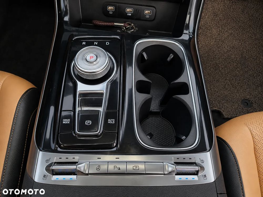 Kia Carnival - 14