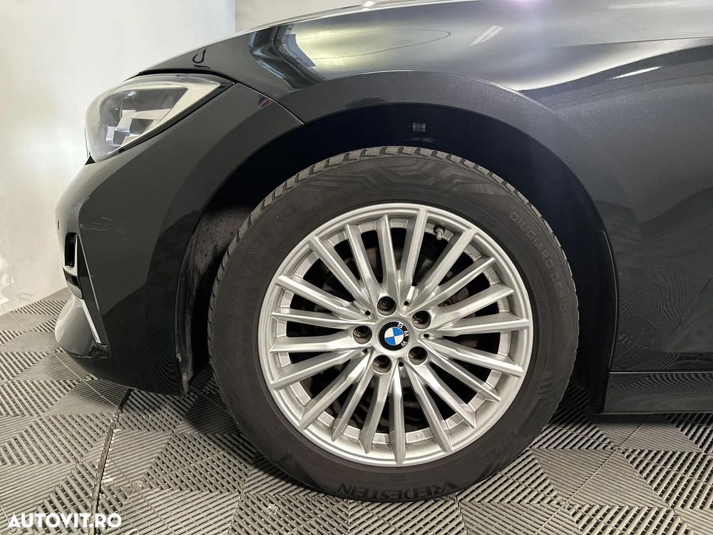 BMW Seria 3 318d Touring - 13