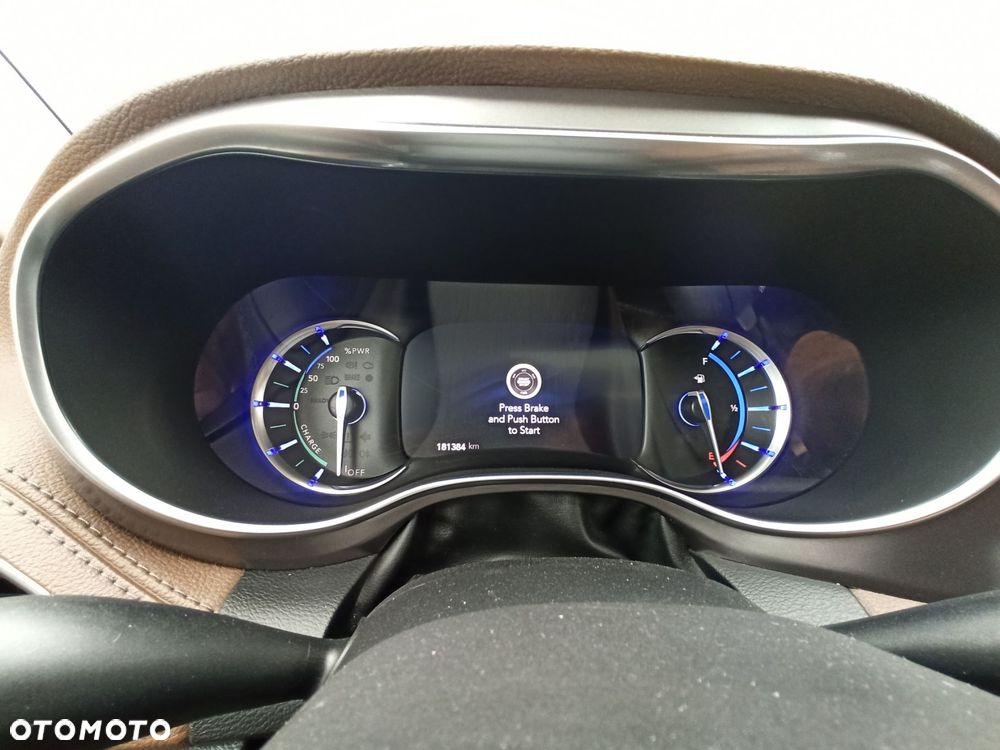 Chrysler Pacifica - 17