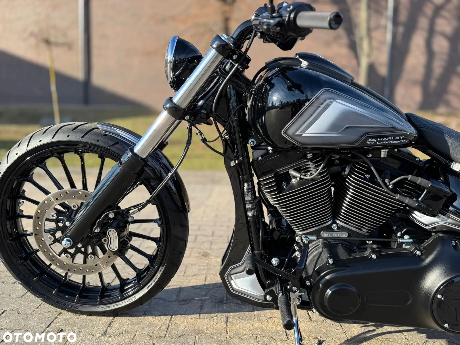 Harley-Davidson Softail Breakout - 25
