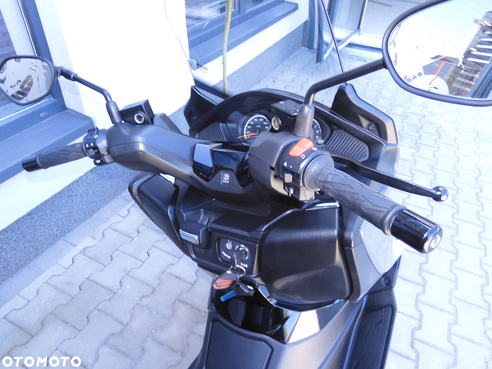 Suzuki Burgman - 13