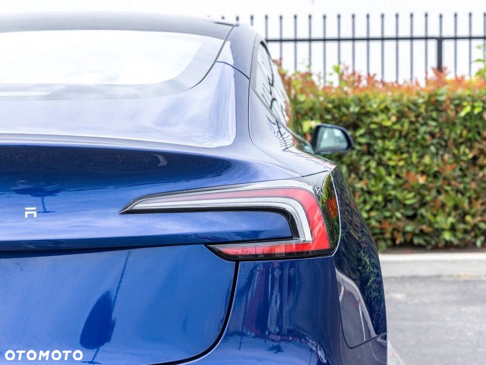 Tesla Model 3 - 11