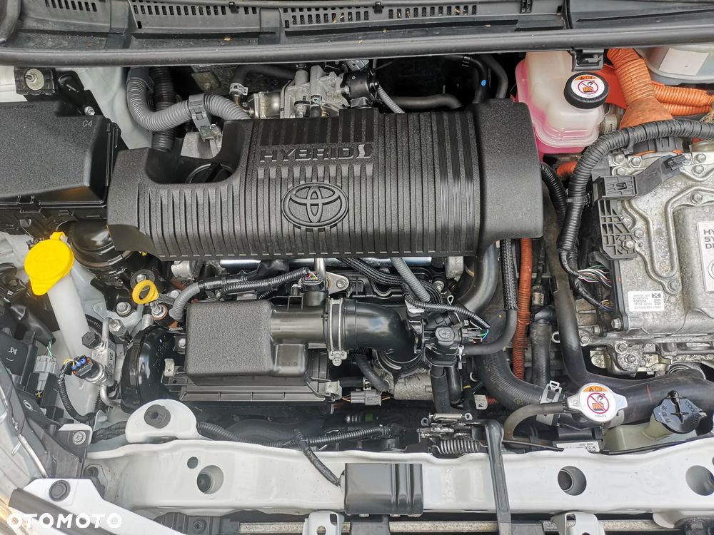 Toyota Yaris Hybrid 100 Sol - 26