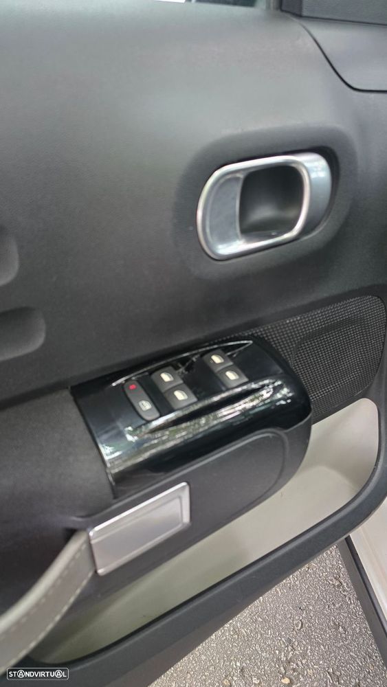 Citroën C3 1.2 PureTech Shine EAT6 - 21