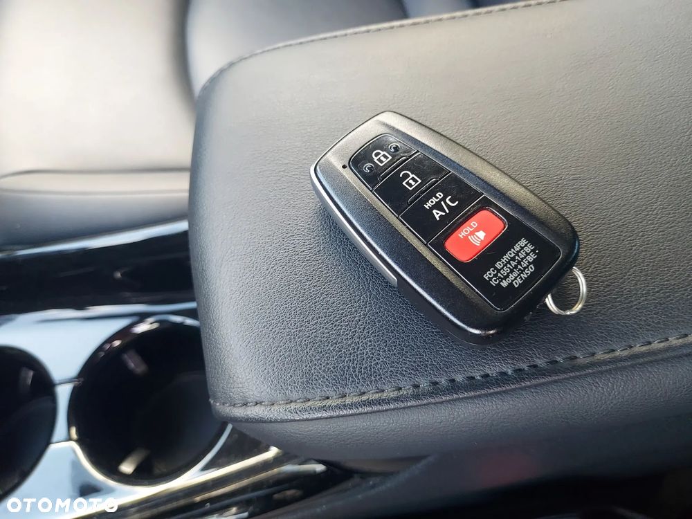 Toyota Prius Plug-in Hybrid Executive - 13