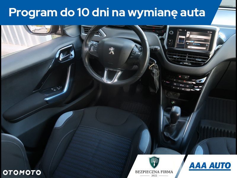 Peugeot 208 - 8
