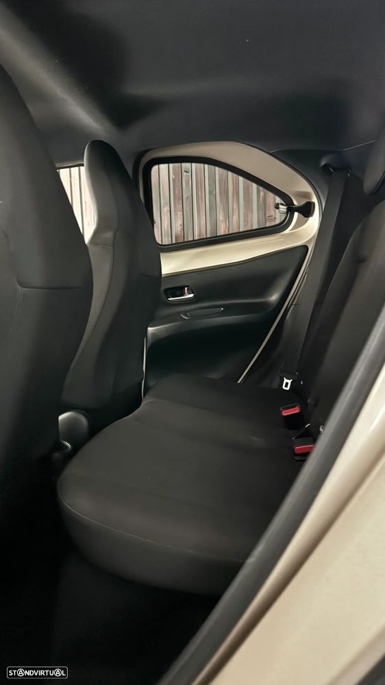 Toyota Aygo X 1.0 Pulse CVT - 21