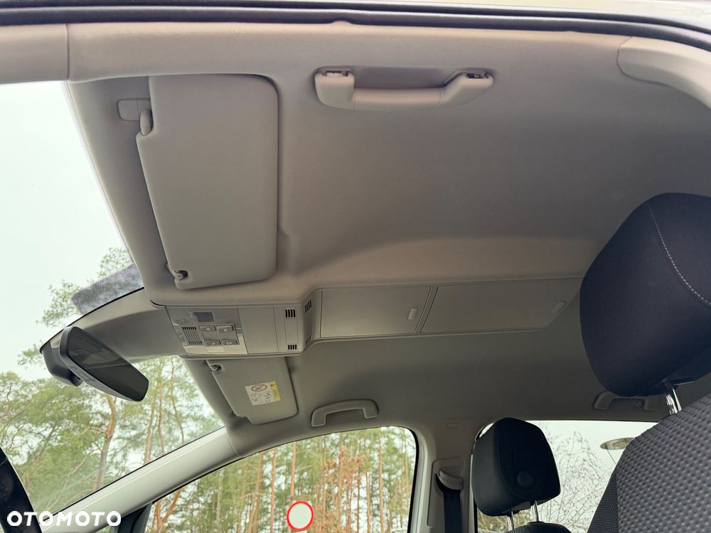 Volkswagen Touran - 22