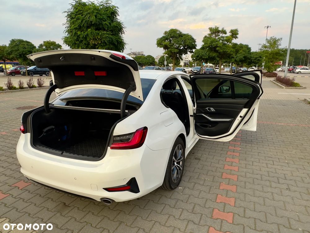 BMW Seria 3 318d Sport Line - 16