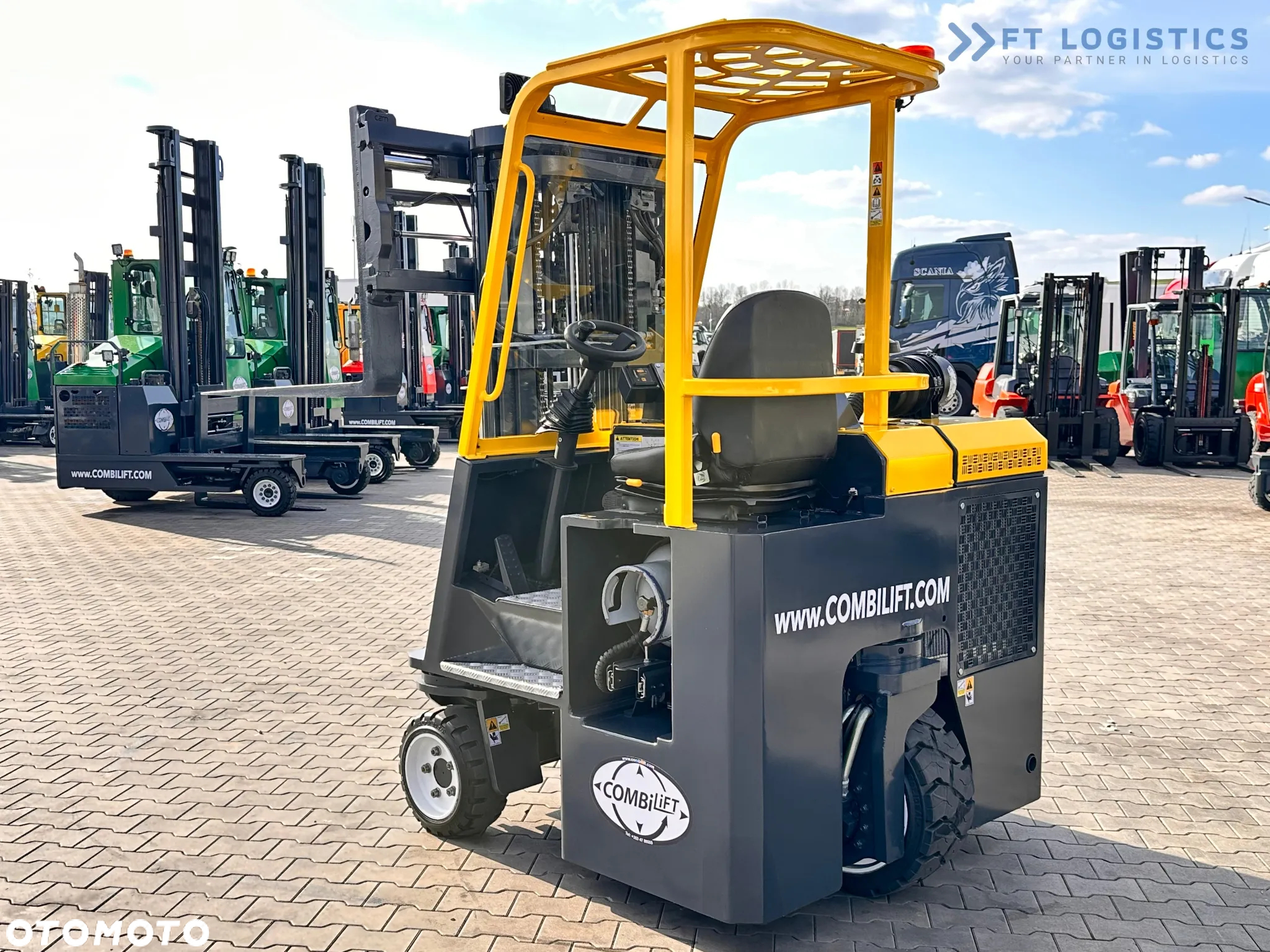 Combilift C3000CB / GAZ / TRIPLEX / 4900MM / WOLNY SKOK / POZYCJONER / PRZESUW WIDEŁ / JAK NOWY - 14