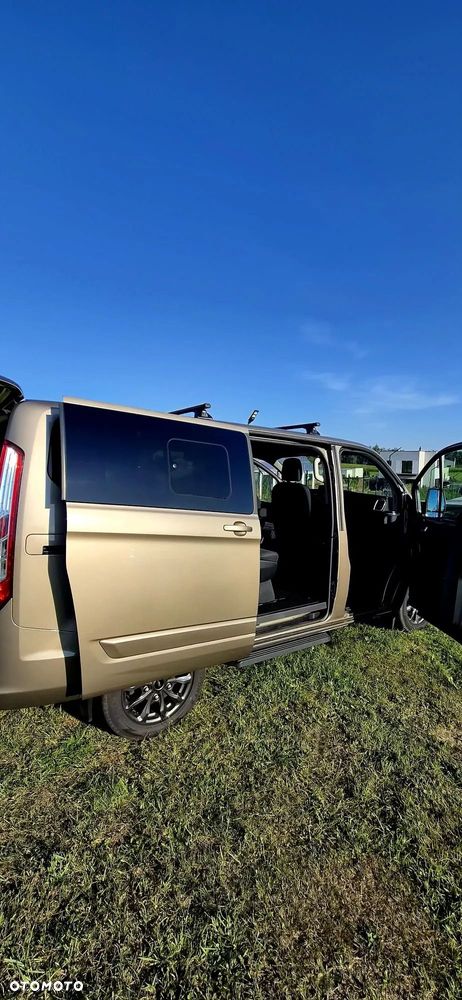 Ford Tourneo Custom - 12