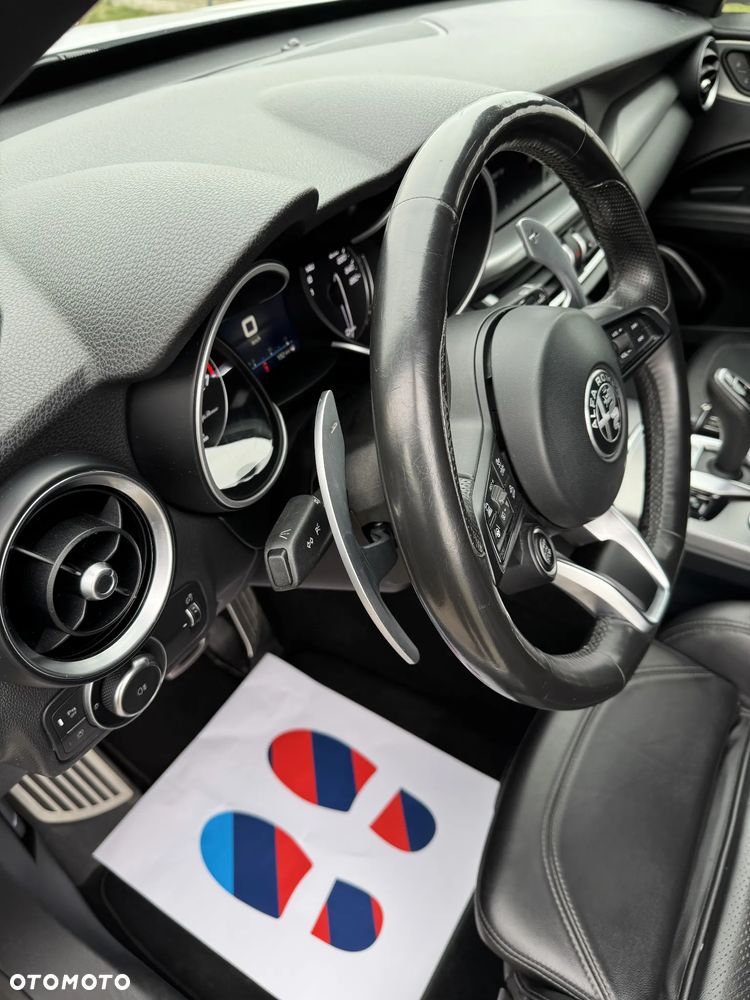 Alfa Romeo Stelvio 2.0 Turbo 16V AT8-Q4 Veloce - 29