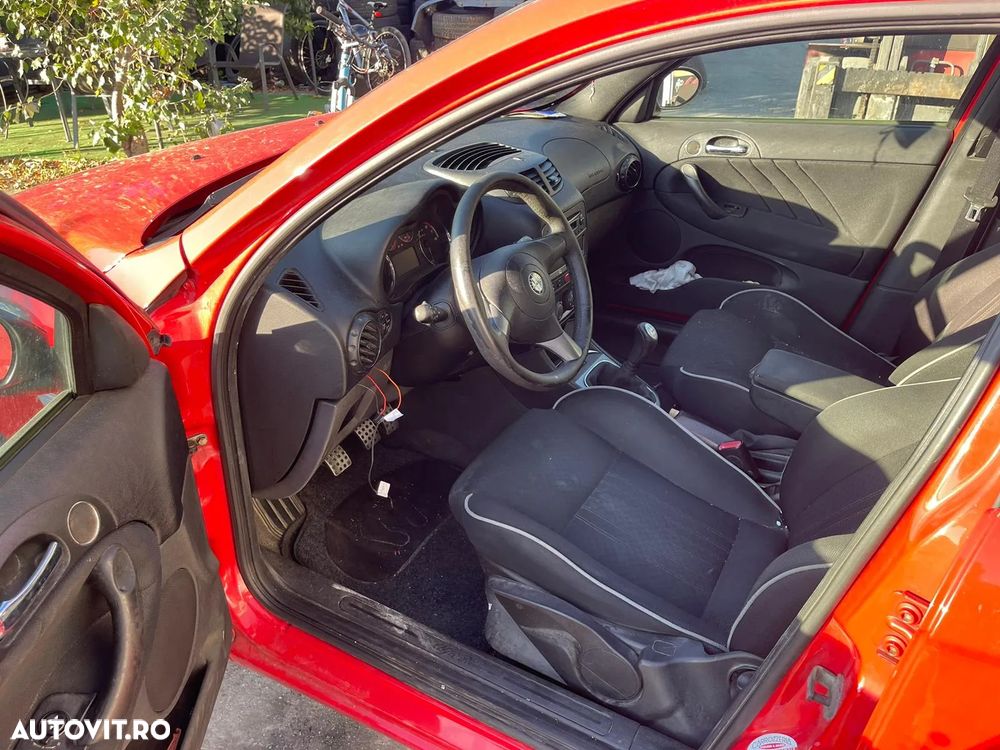 Dezmembrari Alfa Romeo 147 / 1.6 Benzina - 4