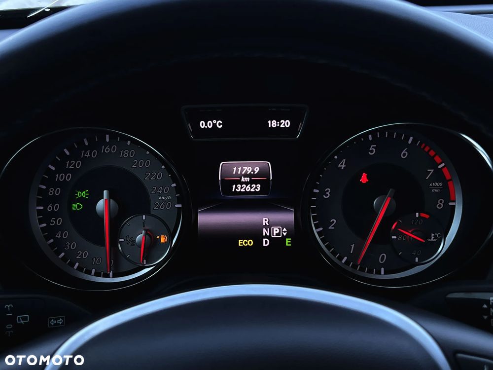 Mercedes-Benz GLA 200 7G-DCT Style - 23