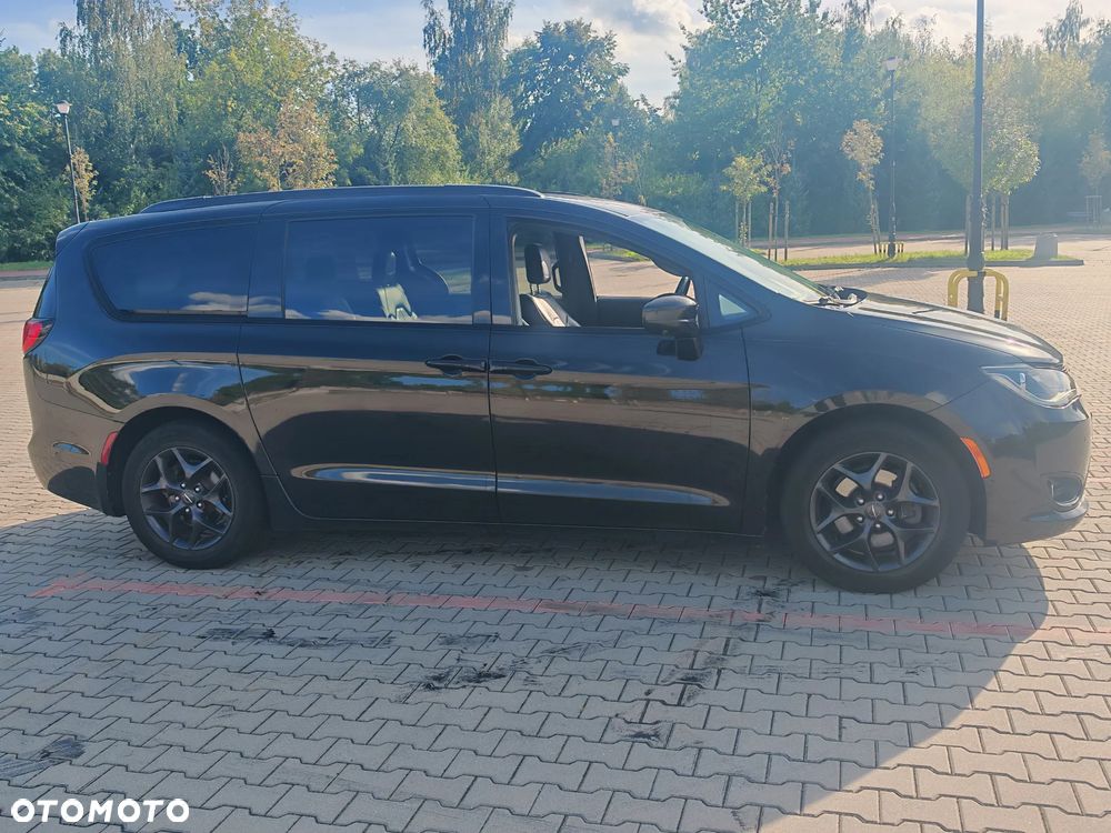 Chrysler Pacifica - 4