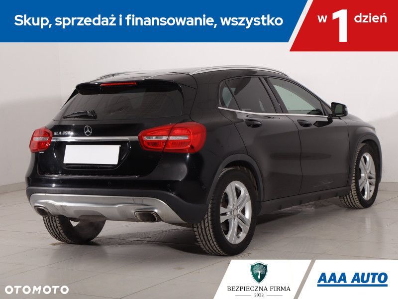 Mercedes-Benz GLA - 6