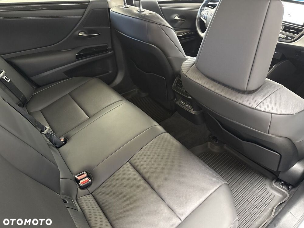 Lexus ES 300h Business Edition - 13