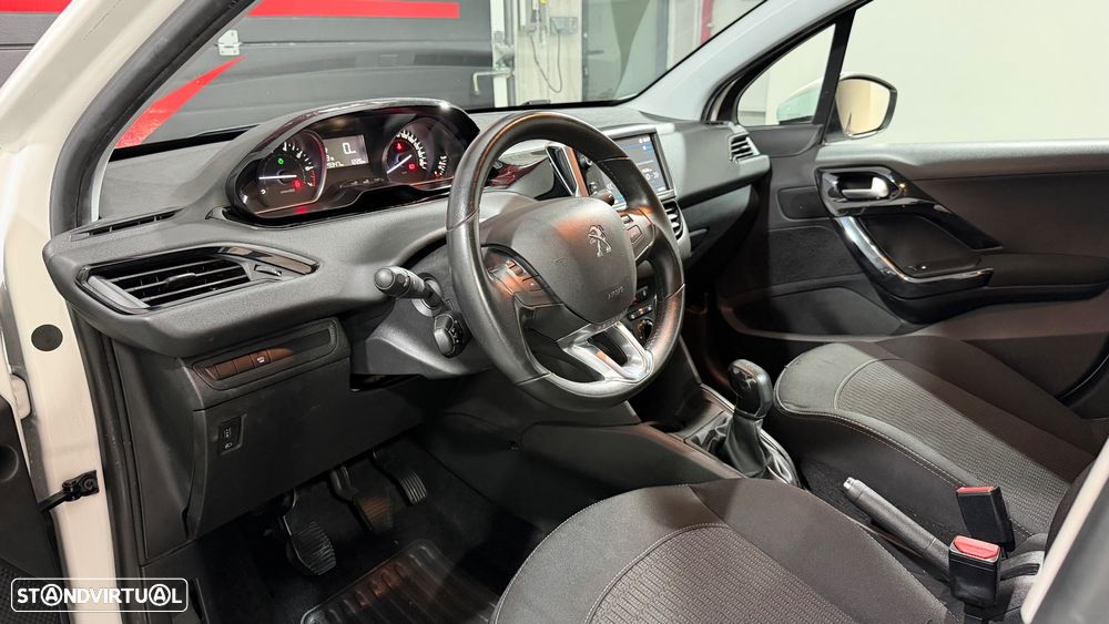 Peugeot 208 1.2 PureTech Signature - 13