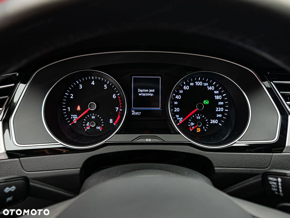 Volkswagen Passat - 14