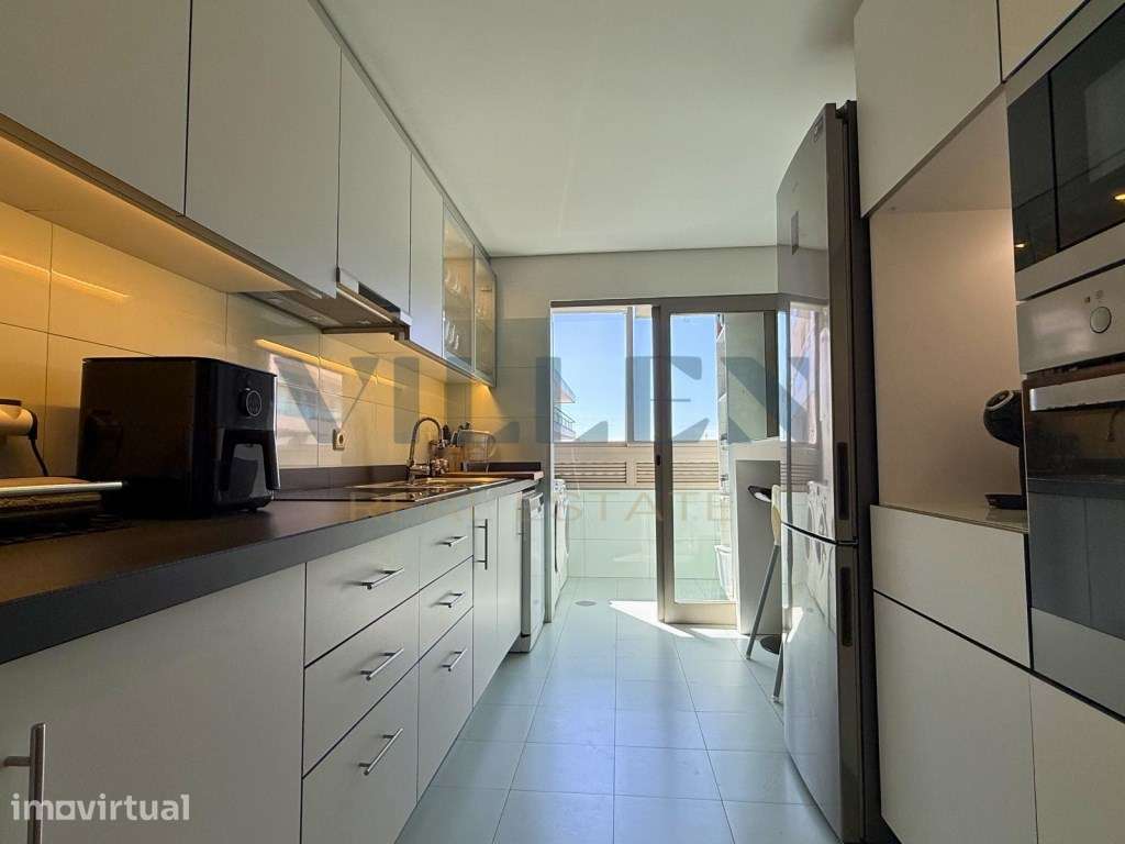 Apartamento T2 de Prestígio com Suíte, Closet, Garagem e Arrumos | ... - Grande imagem: 2/21