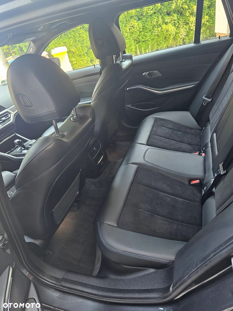 BMW Seria 3 320d M Sport - 8
