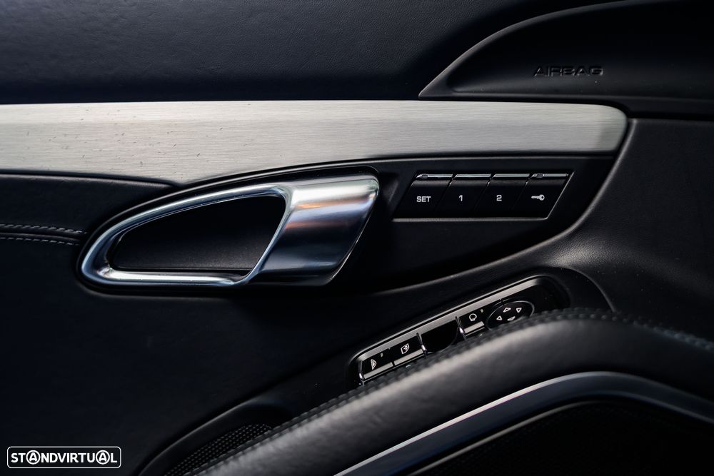 Porsche 911 (991) Carrera 4 GTS PDK - 22
