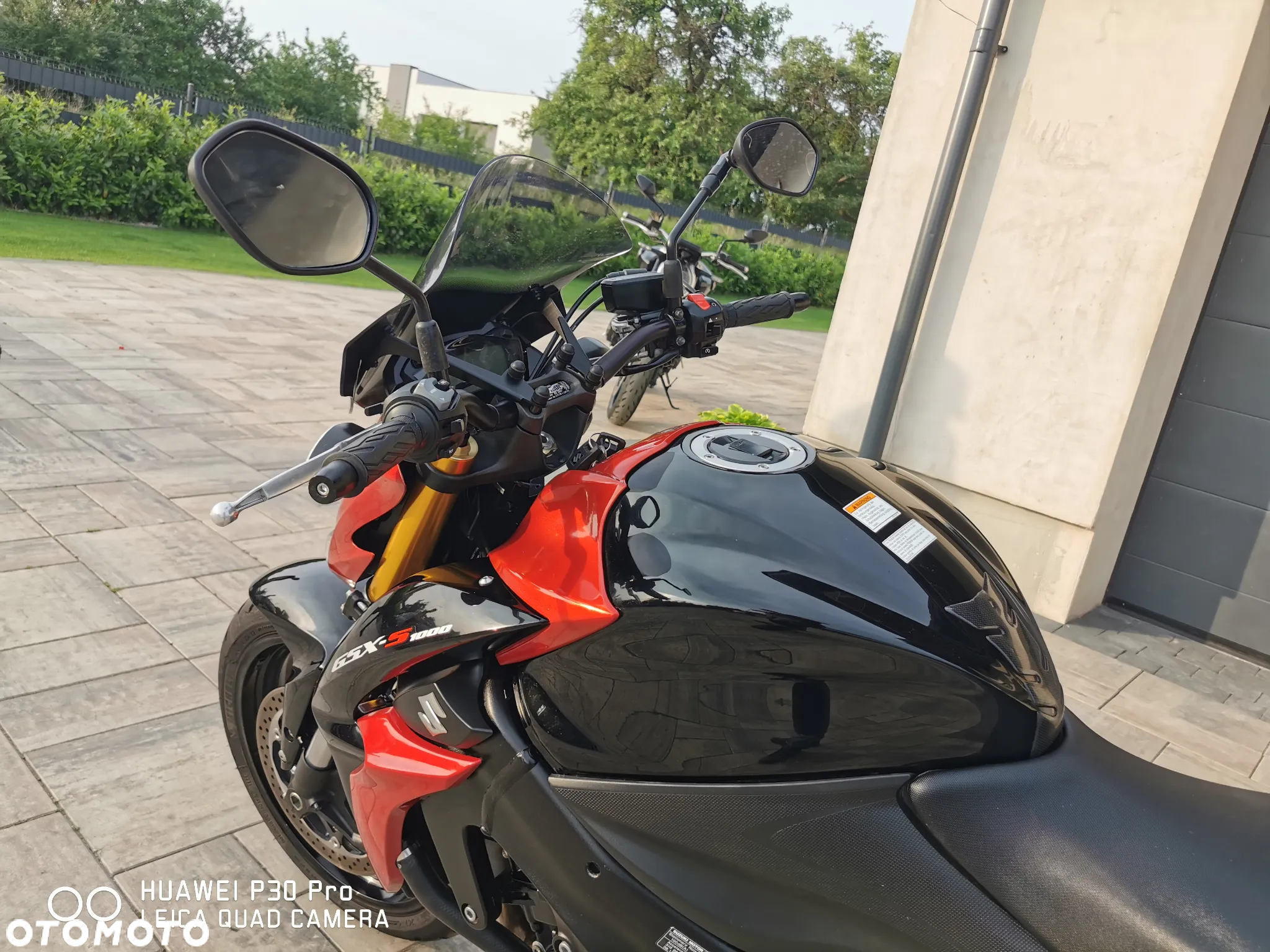 Suzuki GSX - 22
