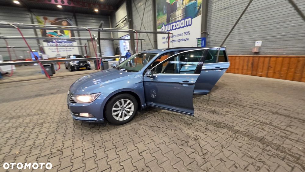 Volkswagen Passat - 16