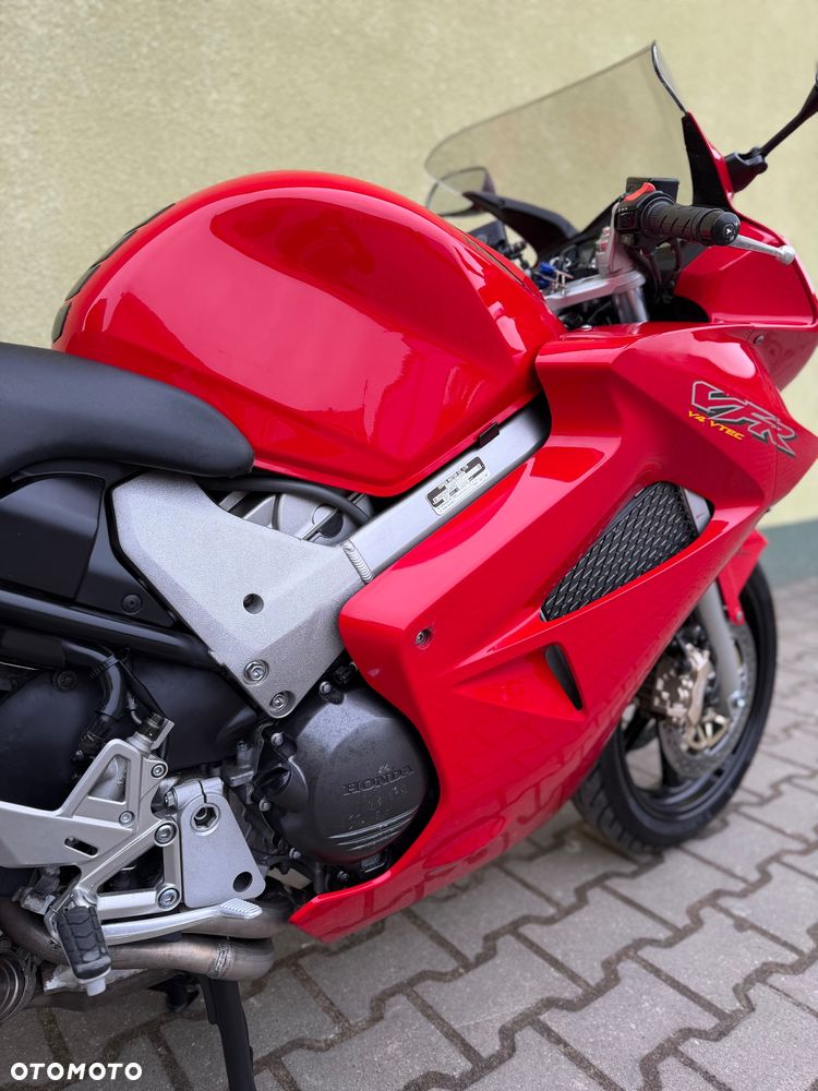 Honda VFR - 15