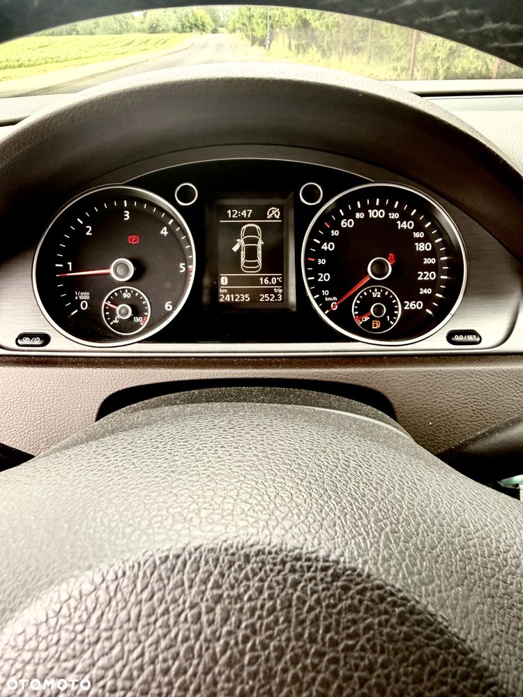 Volkswagen Passat 2.0 TDI Comfortline - 24