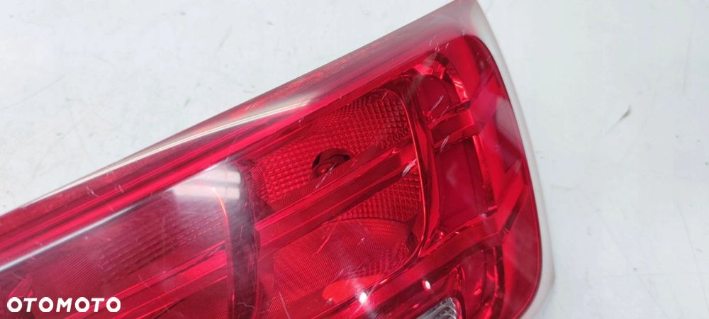 LAMPA PRAWY TYŁ AUDI Q3 8U 8U0945094 ZWYKŁA NA ŻARÓWKI - 3
