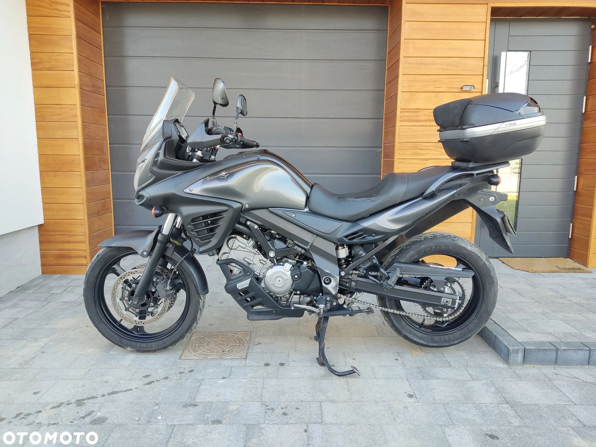 Suzuki V-STROM - 1