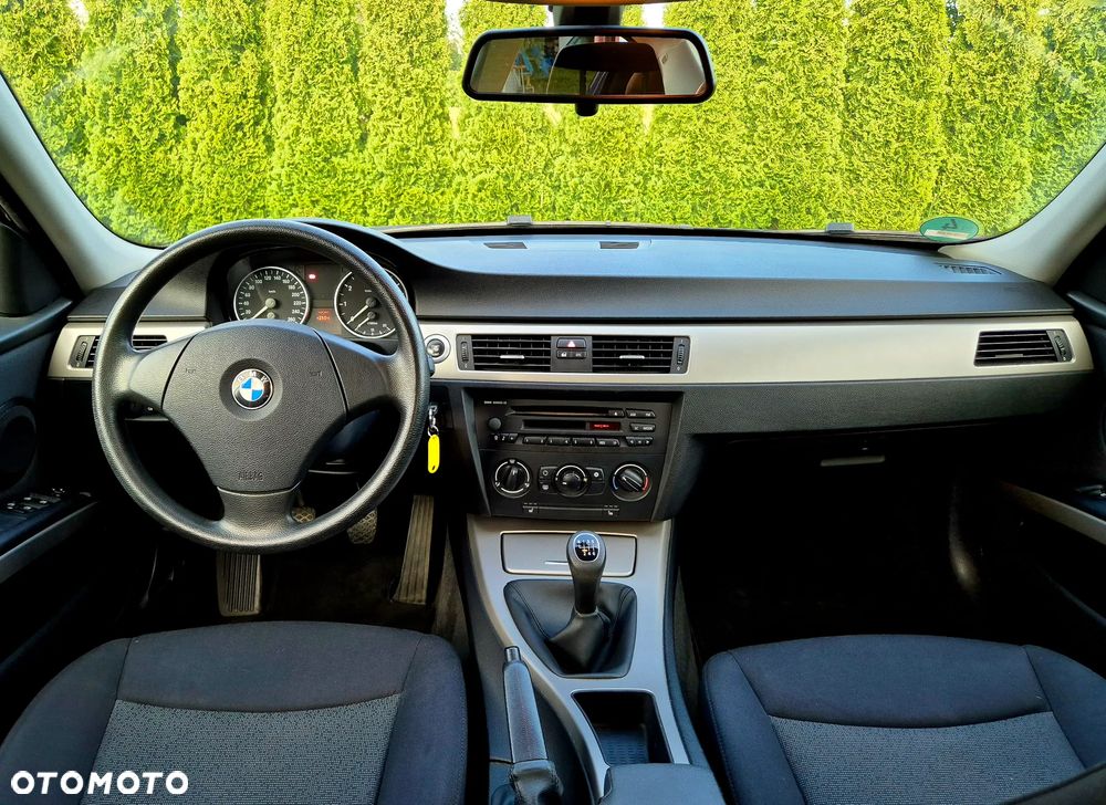 BMW Seria 3 318i - 6