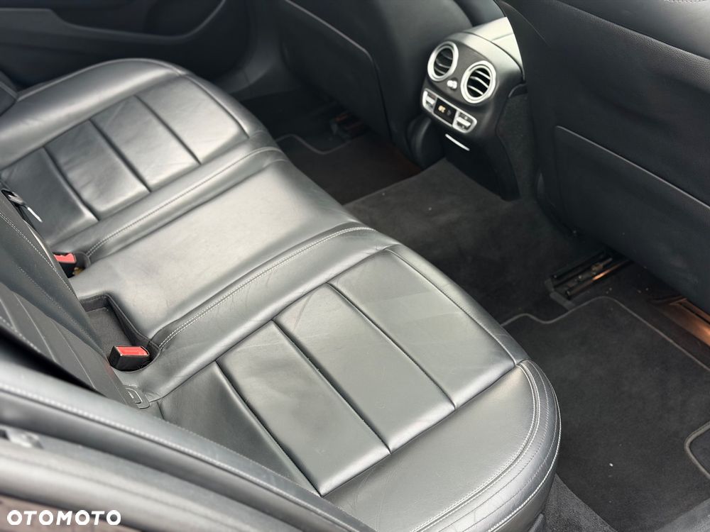 Mercedes-Benz Klasa E 220 d 4Matic 9G-TRONIC AMG Line - 34