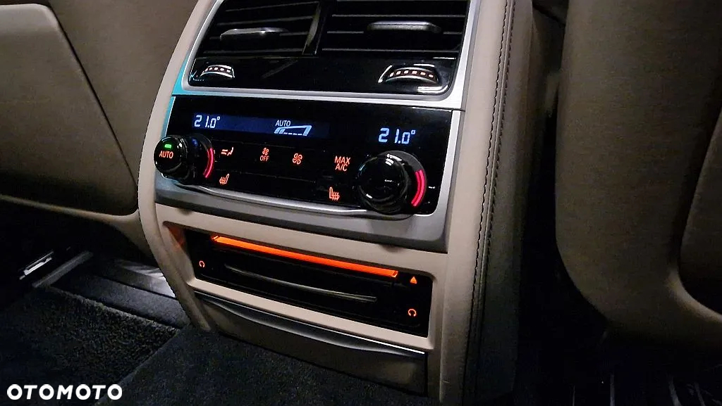 BMW Seria 7 750i xDrive sport - 30