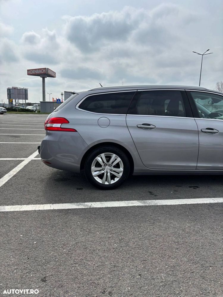 Peugeot 308 - 8
