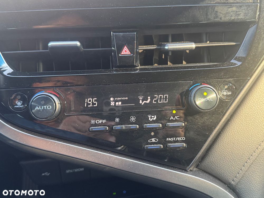 Toyota Camry 2.5 Hybrid Executive CVT - 29