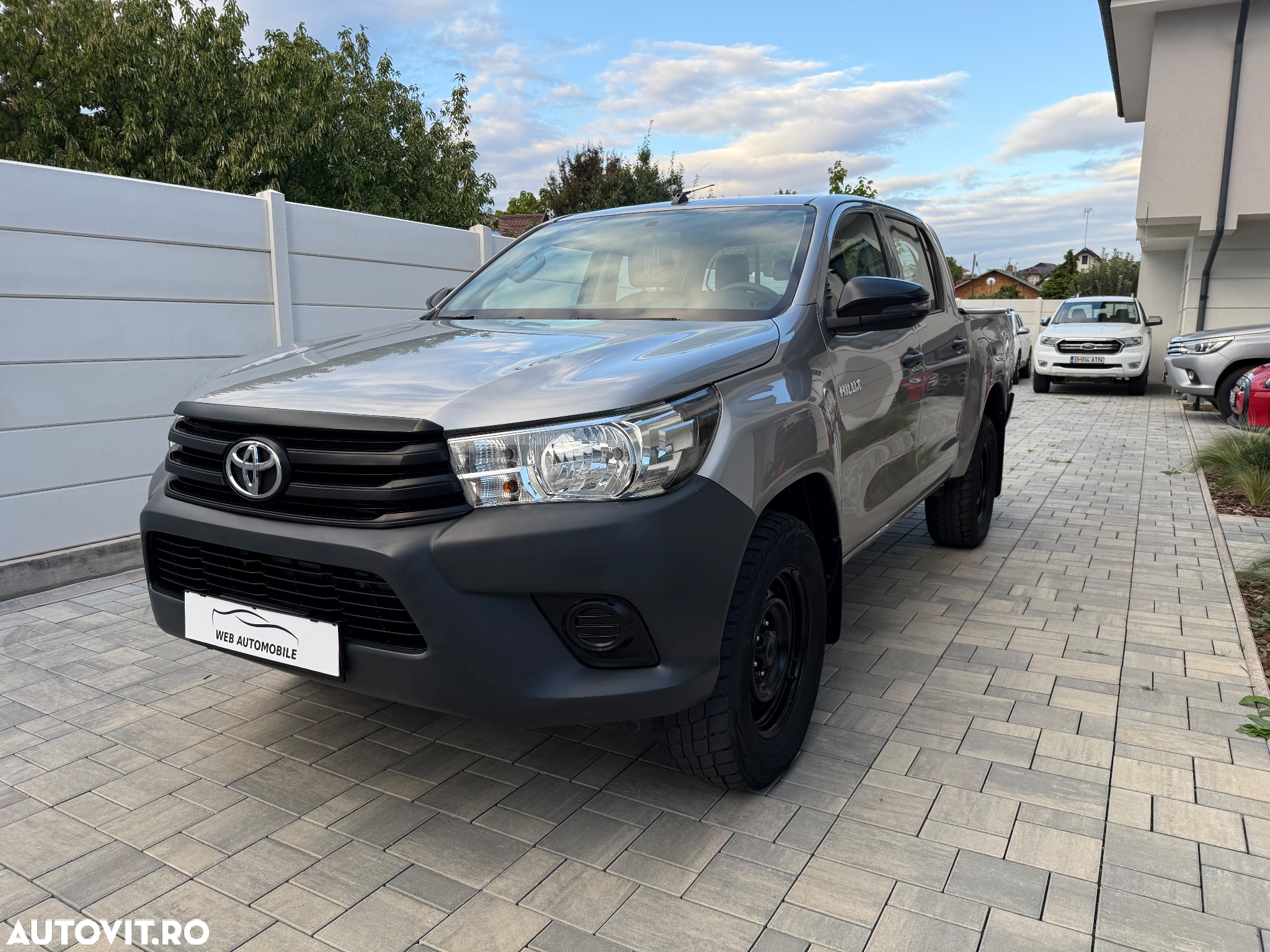 Toyota Hilux 4x4 Double Cab M/T Style - 2