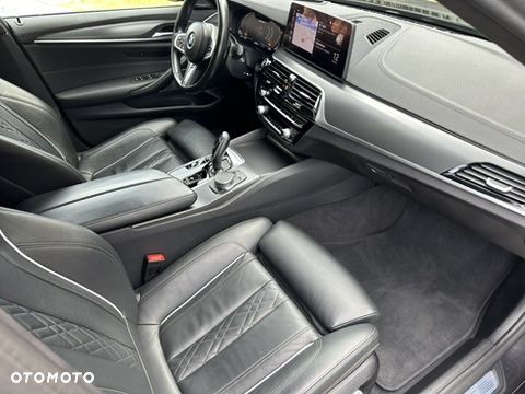 BMW Seria 5 M550i xDrive sport - 37