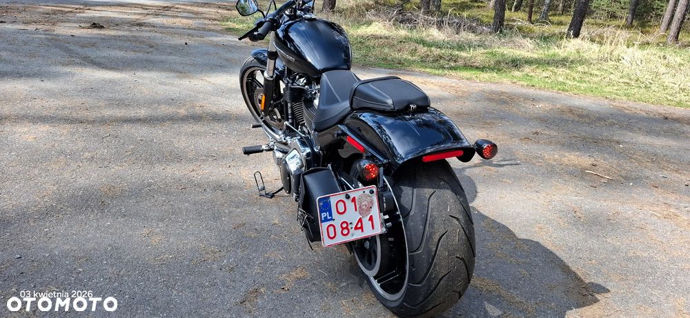 Harley-Davidson Softail Breakout - 19
