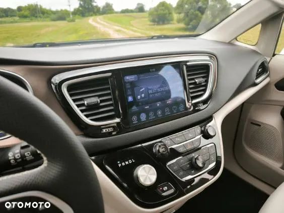 Chrysler Pacifica - 8